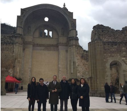 El alcalde de Cazorla, Antonio J. Rodríguez (en el centro), junto al presiendete de la Diputación, Francisco Reyes, el consjeror de cultura, Miguel Ángel Álvarez, la delegada de gobierno, Ana Cobo, delegada de cultura, Pilar Salazar, y concejala de cultura Nuria Serrano. El alcalde de Cazorla, Antonio J. Rodríguez (en el centro), junto al presiendete de la Diputación, Francisco Reyes, el consjeror de cultura, Miguel Ángel Álvarez, la delegada de gobierno, Ana Cobo, delegada de cultura, Pilar Salazar, y concejala de cultura Nuria Serrano.