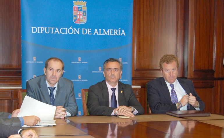 El fallo del caso Facturas condena a 14 de los acusados. Casi ocho años para Pérez Monyoya ( a la izquierda de la imagen) El fallo del caso Facturas condena a 14 de los acusados. Casi ocho años para Pérez Monyoya ( a la izquierda de la imagen)