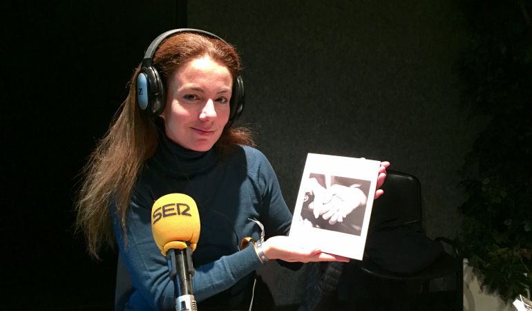 Carolina Zúñiga, fotógrafa y periodista vecina de Alcobendas, nos muestra su fotolibro solidario 'Quiro vivir...soy un niño' Carolina Zúñiga, fotógrafa y periodista vecina de Alcobendas, nos muestra su fotolibro solidario 'Quiro vivir...soy un niño'
