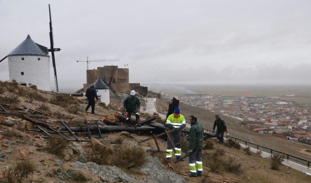 Desperfectos ocasionados por el temporal 'Emma' en los molinos de viento de Consuegra Desperfectos ocasionados por el temporal 'Emma' en los molinos de viento de Consuegra