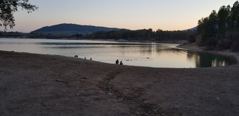 Así se encontraba el pantano de cubillas antes del período de lluvias recientes Así se encontraba el pantano de cubillas antes del período de lluvias recientes
