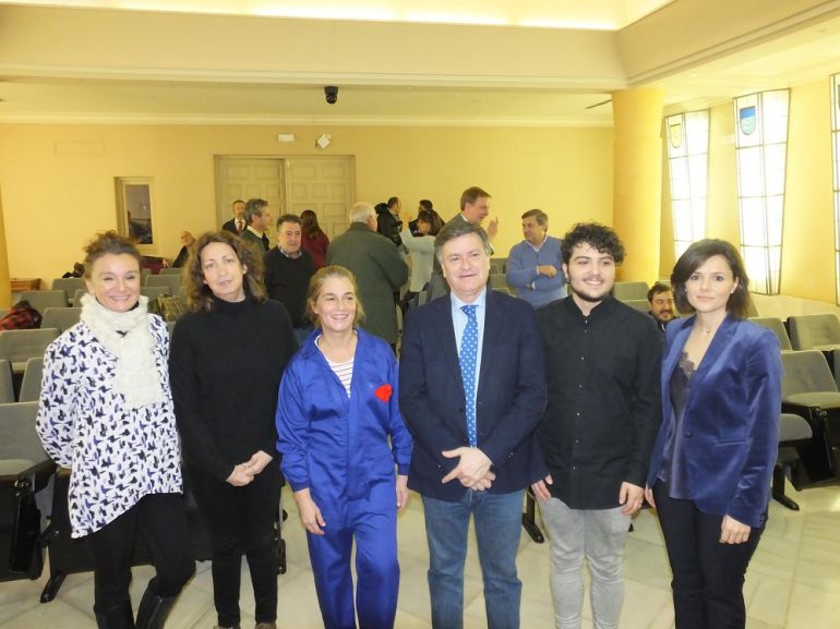 Representantes de los tres proyectos culturales que viajará a la provincia junto al presidente de la Diputación y la diputada de Cultura. Representantes de los tres proyectos culturales que viajará a la provincia junto al presidente de la Diputación y la diputada de Cultura.