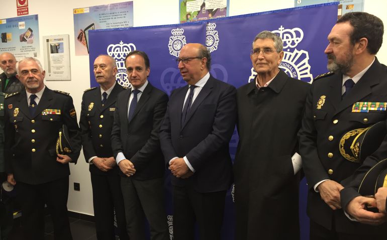 El director general de la Policía, Germán López Iglesias, preside la inauguración de la oficina. El director general de la Policía, Germán López Iglesias, preside la inauguración de la oficina.