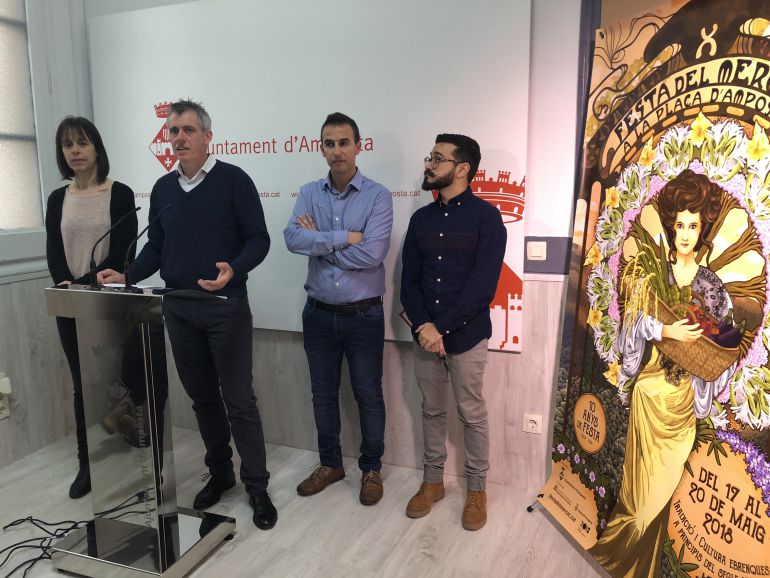 Un moment de la presentació del cartell anunciador de la X Festa del Mercat a la Plaça d'Amposta, que es celebrarà entre el 17 i el 20 de maig. Un moment de la presentació del cartell anunciador de la X Festa del Mercat a la Plaça d'Amposta, que es celebrarà entre el 17 i el 20 de maig.