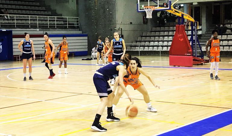 Esta derrota del Leganés ante el Valencia Basket sumía a las pepineras en una crisis de resultados que puede dejarlas fuera del playoff. Esta derrota del Leganés ante el Valencia Basket sumía a las pepineras en una crisis de resultados que puede dejarlas fuera del playoff.
