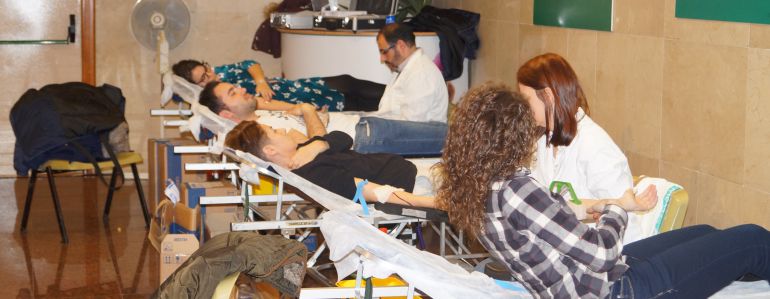 Numerosas personas se han acercado, hasta la sede central de Caja Rural de Castilla-La Mancha, para donar sangre Numerosas personas se han acercado, hasta la sede central de Caja Rural de Castilla-La Mancha, para donar sangre