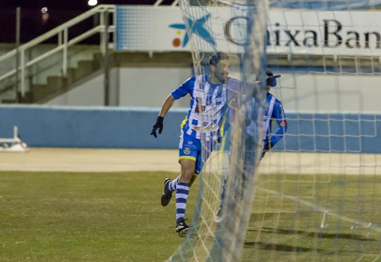 Borja Rubiato señala a sus compañeros en la celebración de uno de sus dos tantos ante el Real Ávila. Borja Rubiato señala a sus compañeros en la celebración de uno de sus dos tantos ante el Real Ávila.