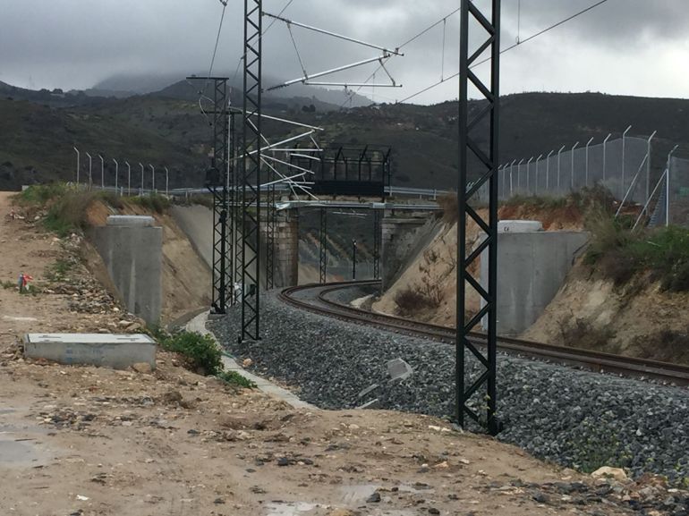 Tramo de la vía del AVE en las inmediaciones Tramo de la vía del AVE en las inmediaciones
