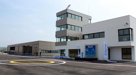 En este centro experimentan y prueban investigadores, universidades o empresas del sector aereoespacial de todo tipo entre otros. En este centro experimentan y prueban investigadores, universidades o empresas del sector aereoespacial de todo tipo entre otros.