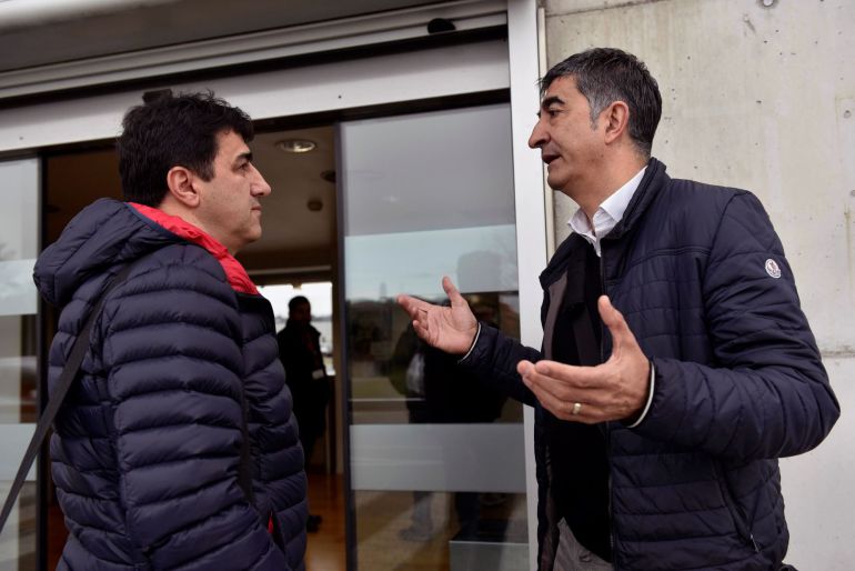 Roberto Seijo, líder del sindicato ERNE, mayoritario en la Ertzaintza, momentos antes de comenzar la primera reunión con el Departamento de Seguridad del Gobierno Vasco Roberto Seijo, líder del sindicato ERNE, mayoritario en la Ertzaintza, momentos antes de comenzar la primera reunión con el Departamento de Seguridad del Gobierno Vasco