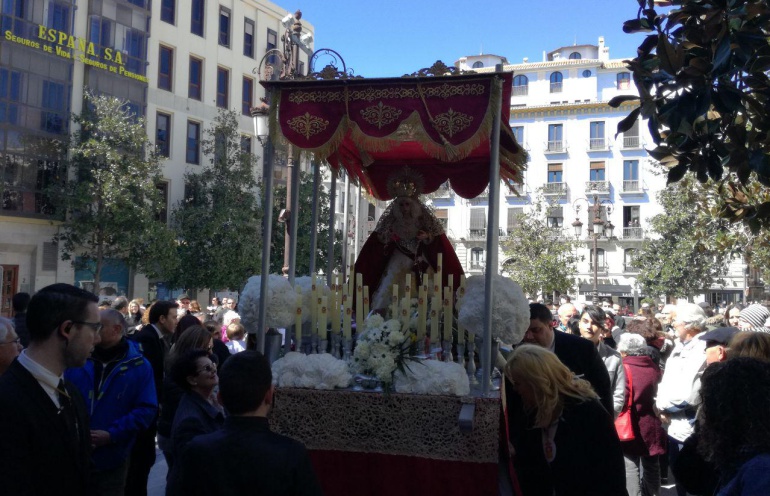 Palio de la Virgen de las Mercedes, de la procesión infantil de Las Mercedarias, en la Plaza del Carmen Palio de la Virgen de las Mercedes, de la procesión infantil de Las Mercedarias, en la Plaza del Carmen