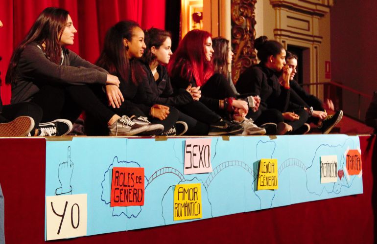 Un grupo de adolescentes del proyecto 'Piel con piel.' Un grupo de adolescentes del proyecto 'Piel con piel.'