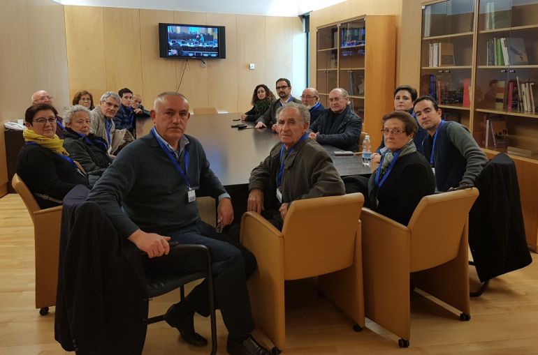 Vecinos de Puntas de Calnegre siguiendo en el Congreso el debate de la proposición no de ley referente a su poblado Vecinos de Puntas de Calnegre siguiendo en el Congreso el debate de la proposición no de ley referente a su poblado
