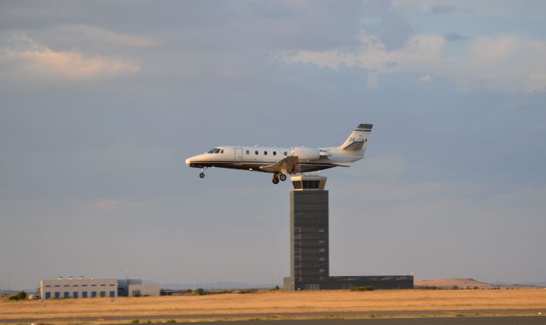La firma de la escritura del aeropuerto antes de Semana Santa La firma de la escritura del aeropuerto antes de Semana Santa