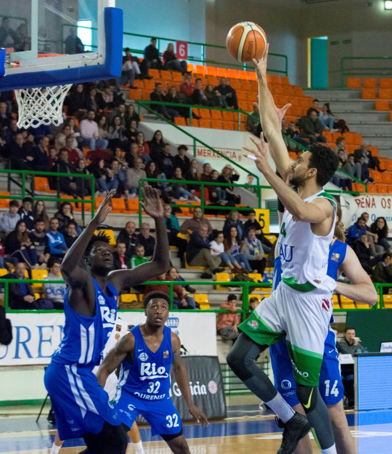 Segunda derrota consecutiva del Club Ourense Baloncesto, esta vez en el Pazo, frente al Tau Castelló por 65 a 75 Segunda derrota consecutiva del Club Ourense Baloncesto, esta vez en el Pazo, frente al Tau Castelló por 65 a 75