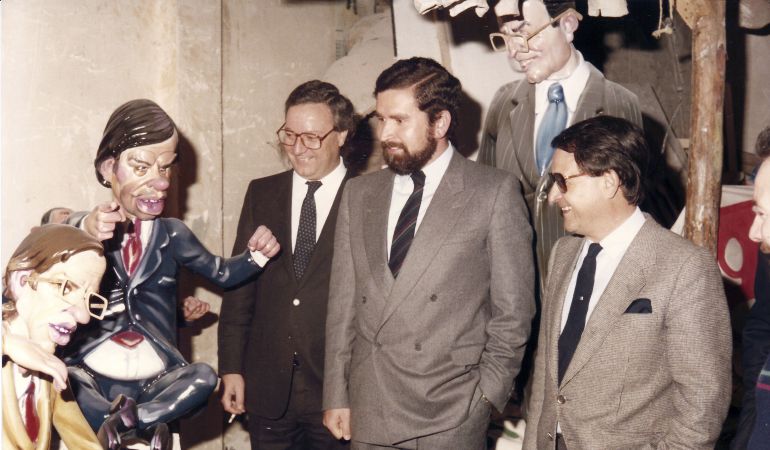 Exposición del Ninot del año 1984. De izquierda a derecha: Ricard Pérez Casado (exalcade de Valencia), Joan Lerma (ex President de la Generalitat) y Enric Real (ex presidente de JCF) Exposición del Ninot del año 1984. De izquierda a derecha: Ricard Pérez Casado (exalcade de Valencia), Joan Lerma (ex President de la Generalitat) y Enric Real (ex presidente de JCF)