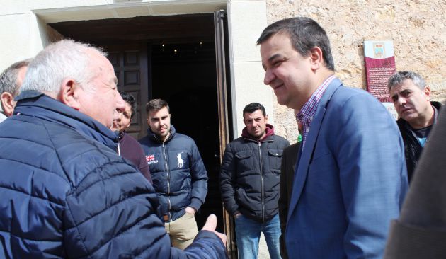Guadalajara cultiva el 60% de las aromáticas de toda la región. El consejero de Agricultura y Medio Ambiente inaugura un curso en Cifuentes: Guadalajara cultiva el 60% de las aromáticas de toda la región Guadalajara cultiva el 60% de las aromáticas de toda la región. El consejero de Agricultura y Medio Ambiente inaugura un curso en Cifuentes: Guadalajara cultiva el 60% de las aromáticas de toda la región