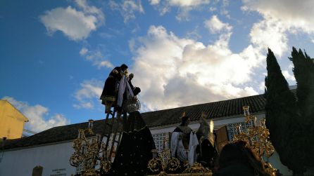 El Descendimiento inicia su estación de penitencia El Descendimiento inicia su estación de penitencia