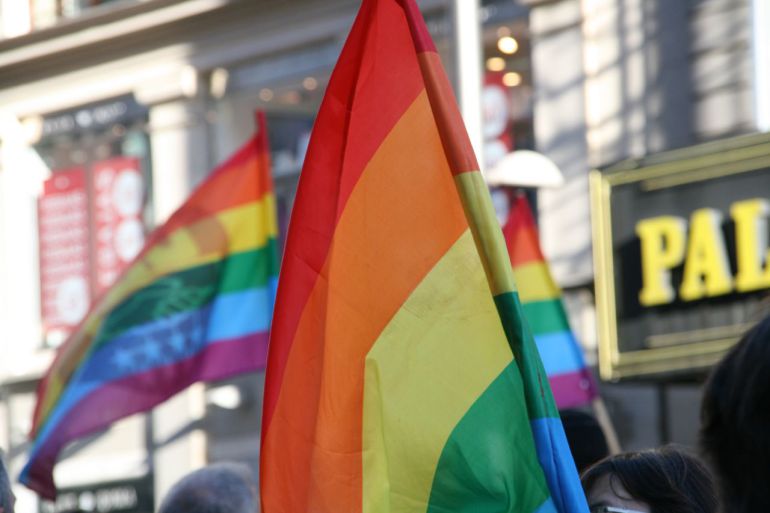 Banderas arcoíris que representan al colectivo LGTBI. Banderas arcoíris que representan al colectivo LGTBI.