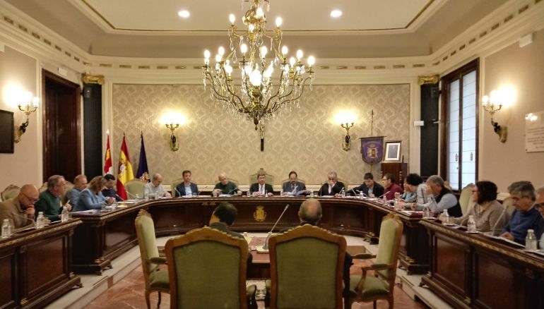 Diputación Provincial Burgos: Más protección animal, motoristas más seguros, mejores caminos rurales y rechazo al control de armas Diputación Provincial Burgos: Más protección animal, motoristas más seguros, mejores caminos rurales y rechazo al control de armas