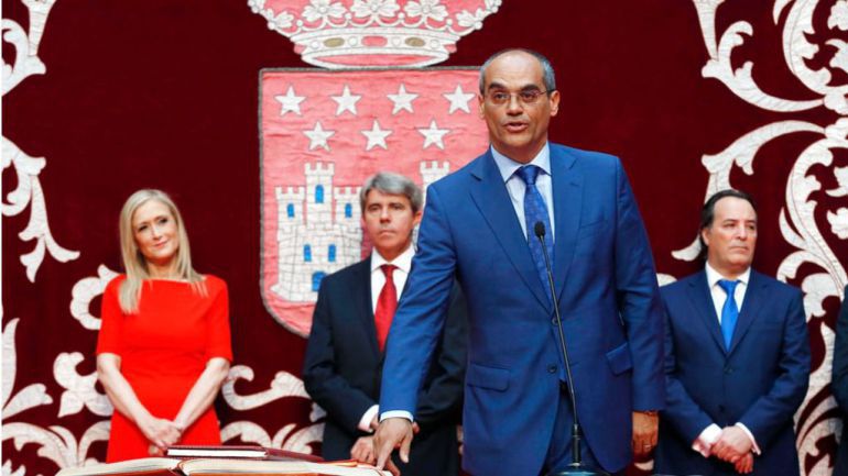 El consejero de Educación descarta que Cifuentes vaya a dimitir El consejero de Educación descarta que Cifuentes vaya a dimitir
