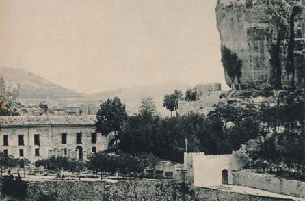 San Pablo y puerta de entrada amurallada almena. San Pablo y puerta de entrada amurallada almena.