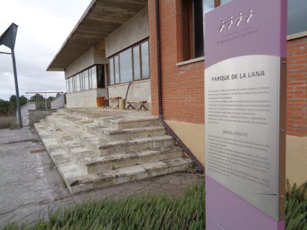 El Parque de la Lana está situado en la carretera entre La Horra y Sotillo de la Ribera El Parque de la Lana está situado en la carretera entre La Horra y Sotillo de la Ribera