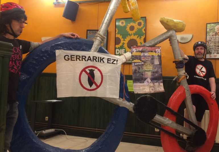 Piden al Gobierno vasco que se oponga a la exportación de explosivos desde el Puerto de Bilbao Piden al Gobierno vasco que se oponga a la exportación de explosivos desde el Puerto de Bilbao