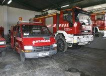 Un incendio causas daños a una carpintería en el polígono de Can Bufí