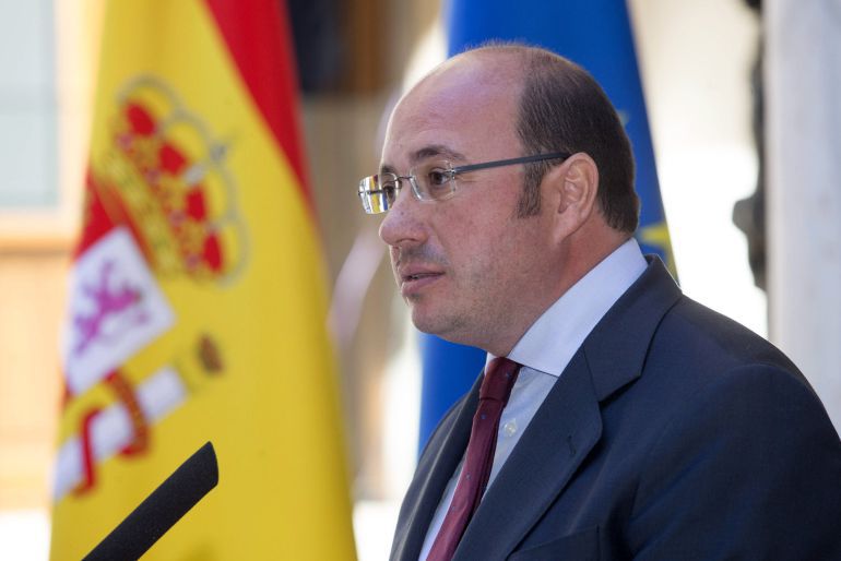 Sánchez, acorralado por los casos de corrupción, anunció que se echaba al lado y dejaba la presidencia de la Región. Sánchez, acorralado por los casos de corrupción, anunció que se echaba al lado y dejaba la presidencia de la Región.