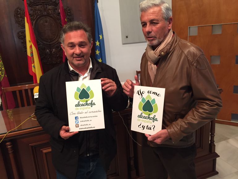 El concejal de Agricultura de Lorca, Ángel Meca, junto al presidente de la asociación profesional Alcachofa de España El concejal de Agricultura de Lorca, Ángel Meca, junto al presidente de la asociación profesional Alcachofa de España
