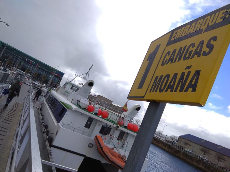 Barco de la naviera Mar de ons que cubre la línea entre Vigo y Cangas por mar. Barco de la naviera Mar de ons que cubre la línea entre Vigo y Cangas por mar.
