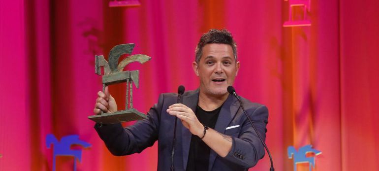 Alejandro Sanz con un nuevo premio Ondas de la SER. Alejandro Sanz con un nuevo premio Ondas de la SER.