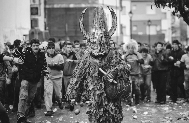 Una de las instantáneas realizadas por Jorge Armestar sobre la fiesta de Jarramplas Una de las instantáneas realizadas por Jorge Armestar sobre la fiesta de Jarramplas