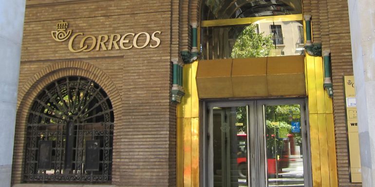 Una oficina de Correos Una oficina de Correos
