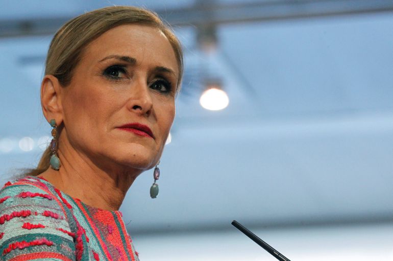 La presidenta madrileña, Cristina Cifuentes, durante la rueda de prensa ofrecida al final del pleno extraordinario de la Asamblea de Madrid, a petición de la oposición, en el que ha comparecido para dar explicaciones sobre las supuestas irregularidades del máster que posee de la Universidad Rey Juan Carlos (URJC). La presidenta madrileña, Cristina Cifuentes, durante la rueda de prensa ofrecida al final del pleno extraordinario de la Asamblea de Madrid, a petición de la oposición, en el que ha comparecido para dar explicaciones sobre las supuestas irregularidades del máster que posee de la Universidad Rey Juan Carlos (URJC).