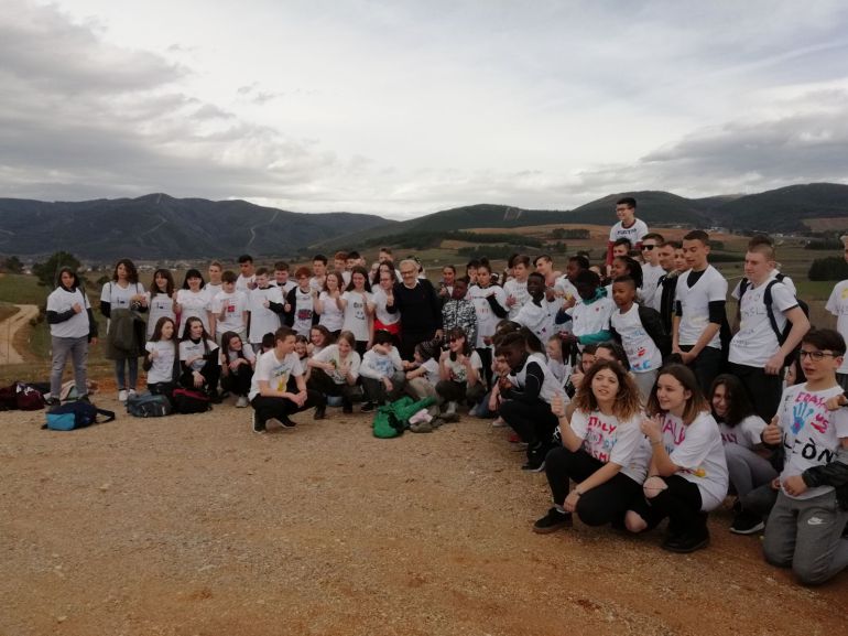 Un centenar de alumnos de 8 países visitan el bosque didáctico en Canedo Un centenar de alumnos de 8 países visitan el bosque didáctico en Canedo