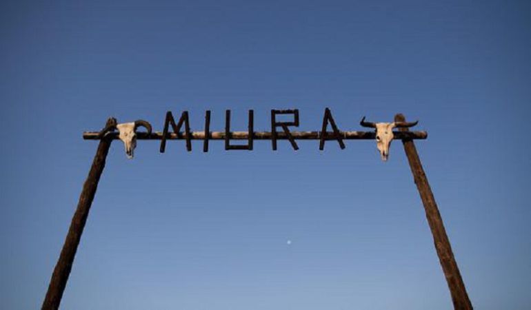 Entrada a Zahariche, donde pastan los toros de Miura Entrada a Zahariche, donde pastan los toros de Miura