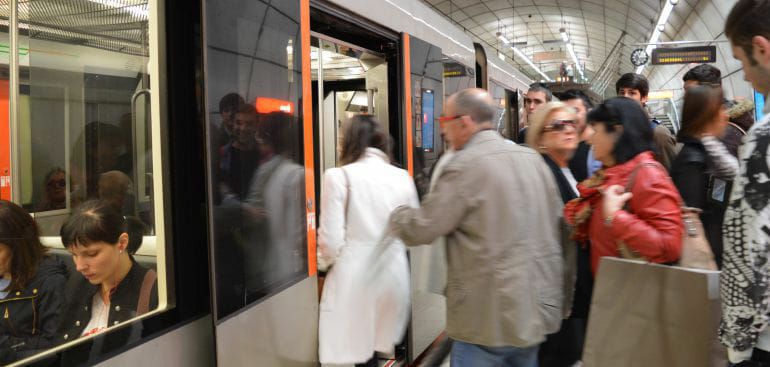 Agresión Metro Bilbao: Detenidos cinco menores por golpear a una mujer en el metro Agresión Metro Bilbao: Detenidos cinco menores por golpear a una mujer en el metro