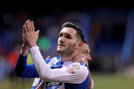 El delantero del Deportivo Lucas Pérez celebra el primer gol ante el Málaga El delantero del Deportivo Lucas Pérez celebra el primer gol ante el Málaga