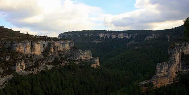 Las vistas desde este punto son amplias y espectaculares. Las vistas desde este punto son amplias y espectaculares.