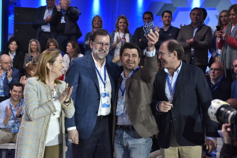 Beltrán Pérez se fotografía con Mariano Rajoy en la Convención del PP Beltrán Pérez se fotografía con Mariano Rajoy en la Convención del PP