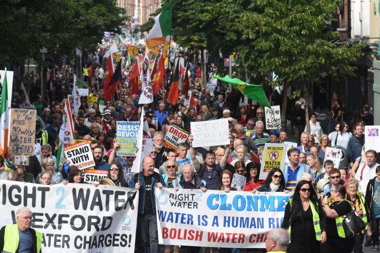 Miles de personas se manifestaron en 2016 en las calles de Dublin para reclamar la abolición de la tasa del agua
Miles de personas se manifestaron en 2016 en las calles de Dublin para reclamar la abolición de la tasa del agua