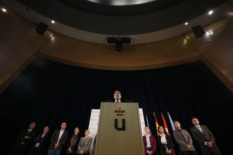 El rector de la Universidad Rey Juan Carlos, Javier Ramos, ha asegurado hoy en rueda de prensa que no existe registro del acta de la defensa del Trabajo Fin de Máster de la presidenta de Madrid, Cristina Cifuentes, por lo que no se puede "confirmar" que ésta haya tenido lugar. El rector de la Universidad Rey Juan Carlos, Javier Ramos, ha asegurado hoy en rueda de prensa que no existe registro del acta de la defensa del Trabajo Fin de Máster de la presidenta de Madrid, Cristina Cifuentes, por lo que no se puede "confirmar" que ésta haya tenido lugar.