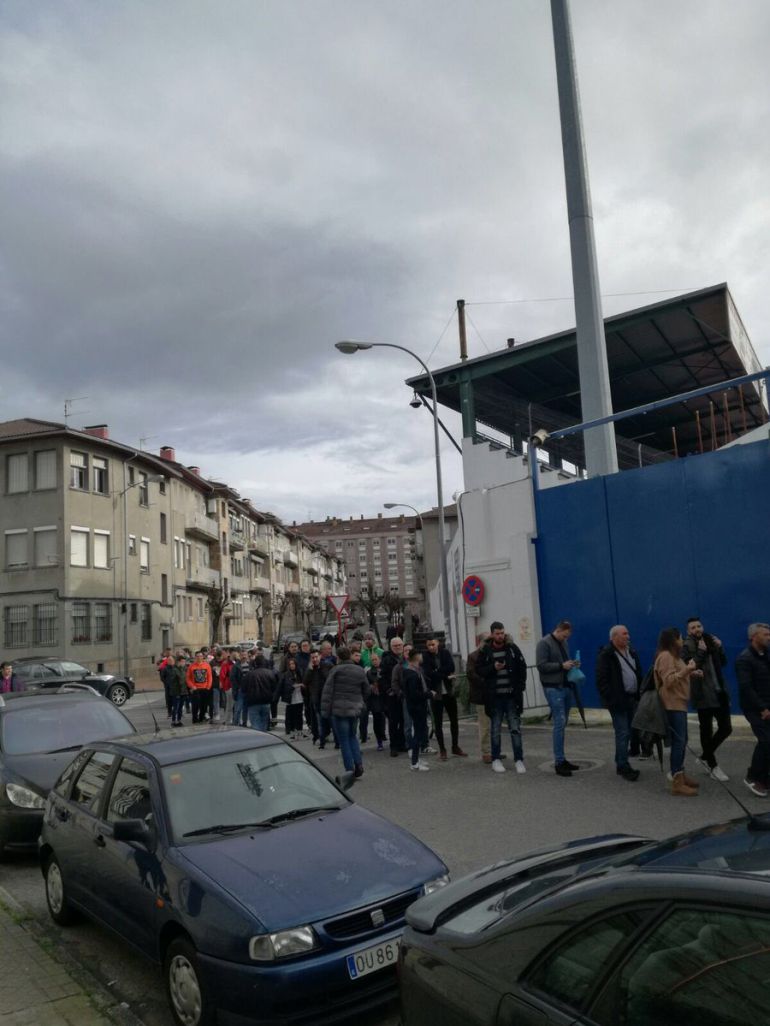 Gran ambiente registró el Campo de O Couto, para presenciar el derbi provincial entre la U.D.Ourense y Bande, dentro de la Preferente Galicia Sur,donde los tres puntos se quedaban en el Couto Gran ambiente registró el Campo de O Couto, para presenciar el derbi provincial entre la U.D.Ourense y Bande, dentro de la Preferente Galicia Sur,donde los tres puntos se quedaban en el Couto