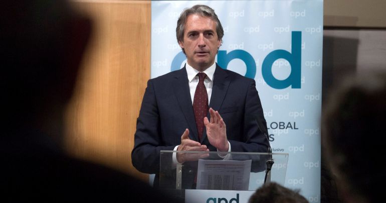 El ministro de Fomento, Íñigo de la Serna, en Santander durante su participación en el almuerzo-coloquio de la Asociación para el Progreso de la Dirección (APD) de Cantabria "Infraestructuras para mejorar la competitividad de Cantabria" El ministro de Fomento, Íñigo de la Serna, en Santander durante su participación en el almuerzo-coloquio de la Asociación para el Progreso de la Dirección (APD) de Cantabria "Infraestructuras para mejorar la competitividad de Cantabria"