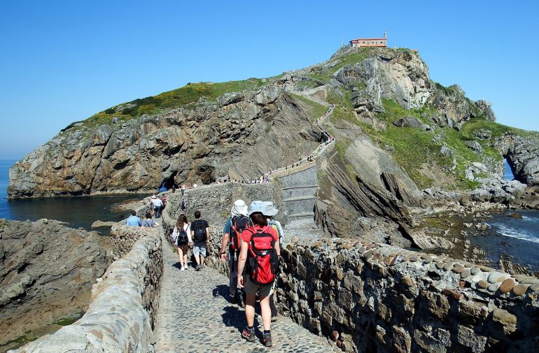 Gaztelugatxe reabre hoy con un máximo de 960 visitantes diarios Gaztelugatxe reabre hoy con un máximo de 960 visitantes diarios