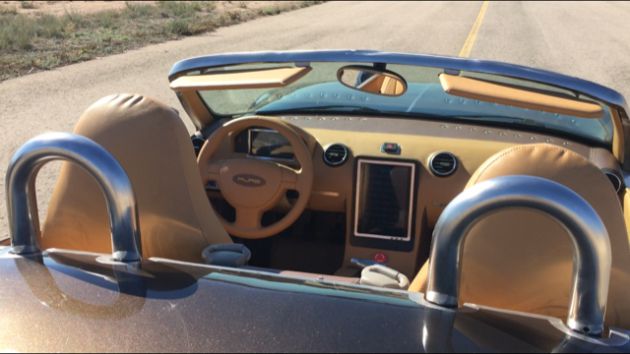 Un profesor de Educación Física fabrica un coche eléctrico con sus propias manos Un profesor de Educación Física fabrica un coche eléctrico con sus propias manos