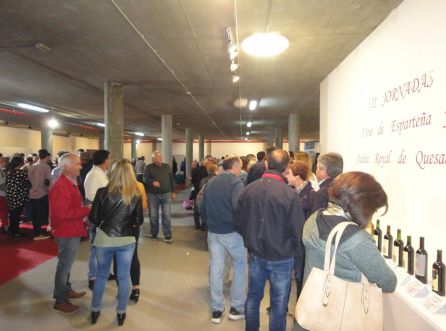Los asitentes a las VII Jornadas del vino de esparteña y aceite royal disfrutaron de una degustación Los asitentes a las VII Jornadas del vino de esparteña y aceite royal disfrutaron de una degustación