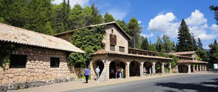 Casas forestales que conforman el complejo turistico del centro de interpretacion Torre del Vinagre Casas forestales que conforman el complejo turistico del centro de interpretacion Torre del Vinagre